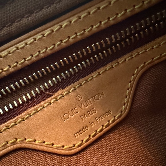 Louis Vuitton Trotteur Crossbody - Picture 10 of 11